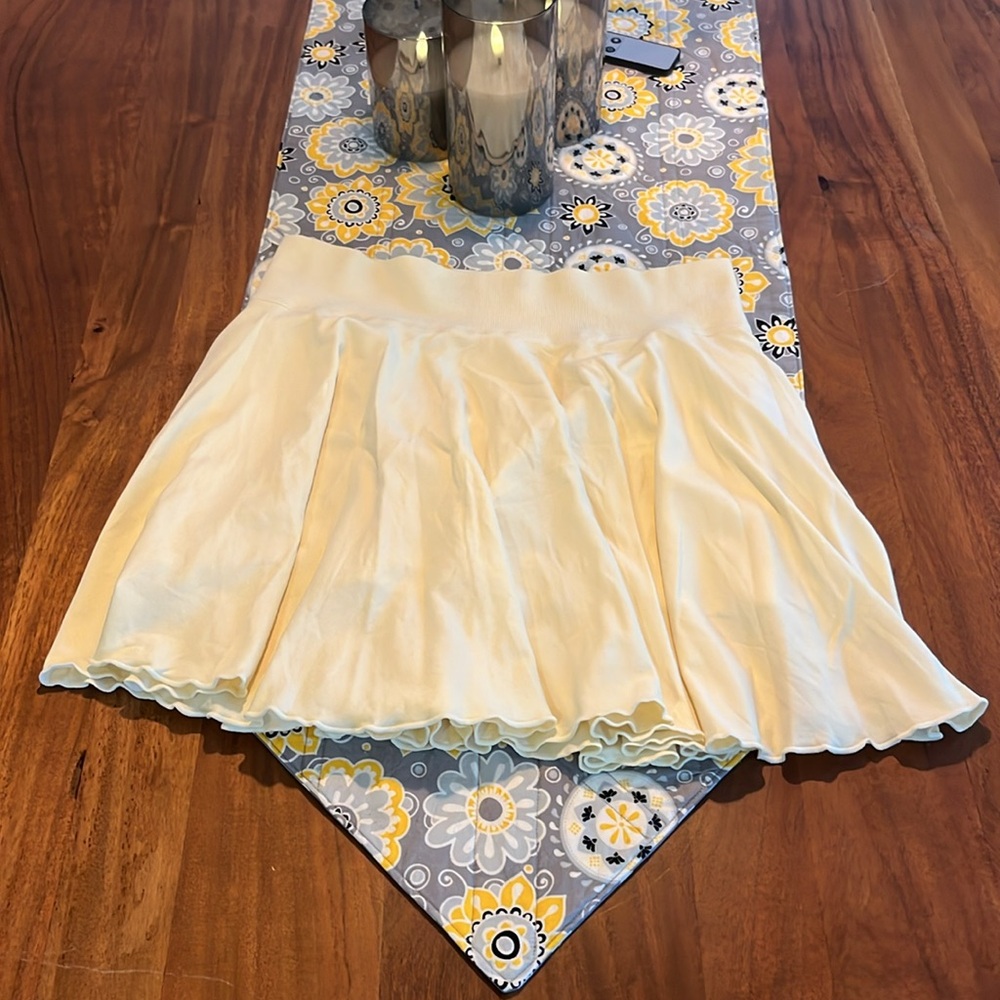Cream Mini Skort pockets & shorts. CUTE!